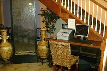 Summit Inn Hotel & Suites