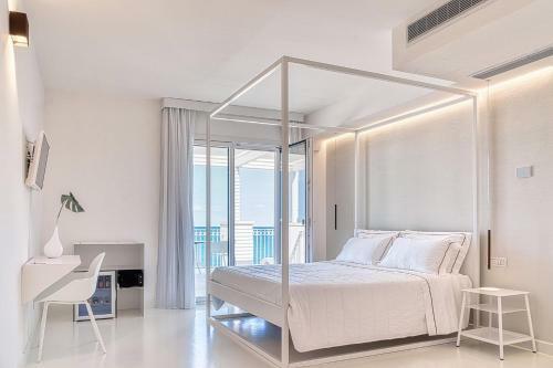 Supporter Deluxe Hotel