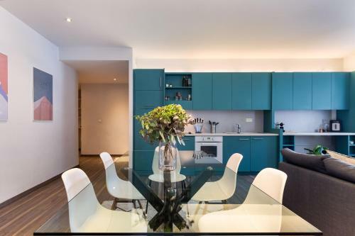 Modern Hypercenter 3br Apartment + View 180�