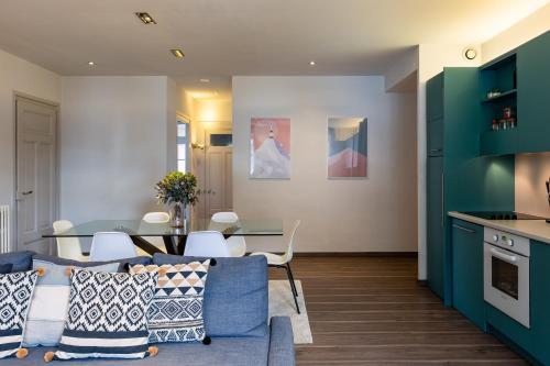 Modern Hypercenter 3br Apartment + View 180�