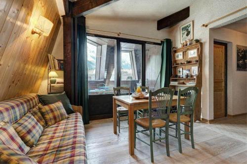 Apartment Lachenal - Alpes Travel - Central Chamonix (Sleeps 4)