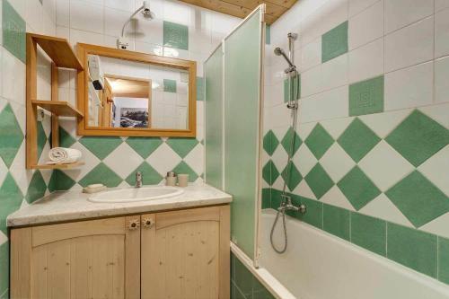 Apartment Lachenal - Alpes Travel - Central Chamonix (Sleeps 4)