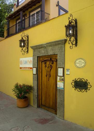 Hostal Lifepath Center