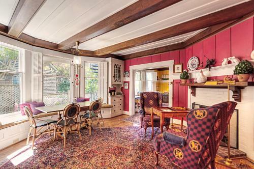 Bed & Breakfast Sea View Inn - Carmel