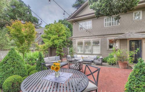 Bed & Breakfast Sea View Inn - Carmel