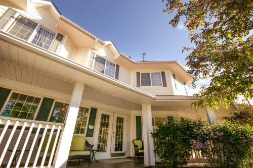 Posada Village Country Inn