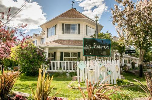 Posada Village Country Inn