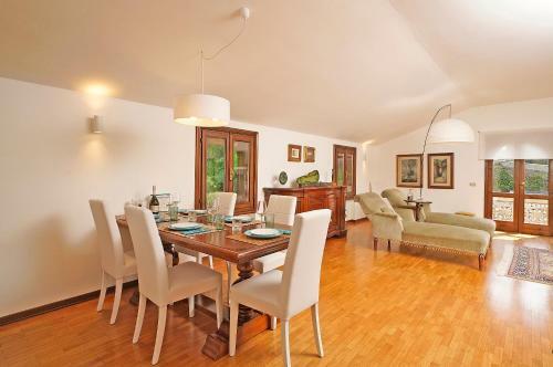 Valle Fiorita 42 - Lake View Apartment