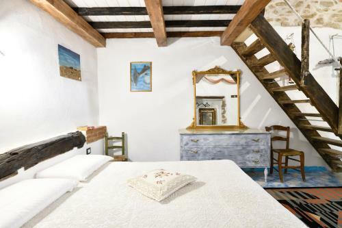 La Pergola (old House)