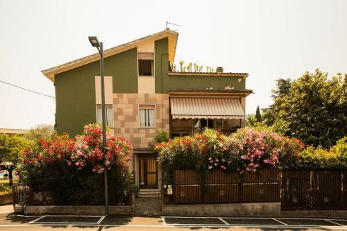 Hostal Fourroots