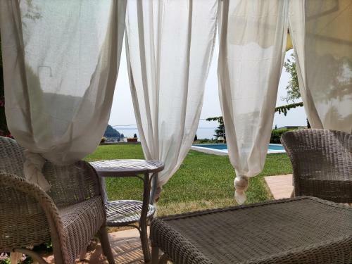 Love Nest With Pool And Lake View