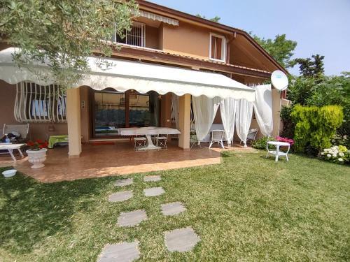 Love Nest With Pool And Lake View