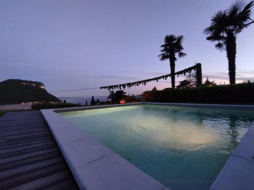 Love Nest With Pool And Lake View