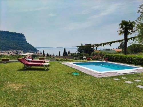 Love Nest With Pool And Lake View
