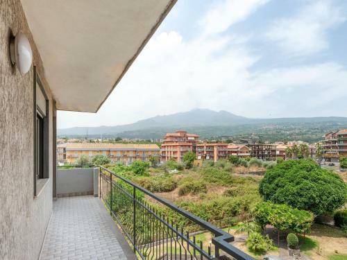 Sunny Apartment In Giarre, Close To Sea With A Splendid View
