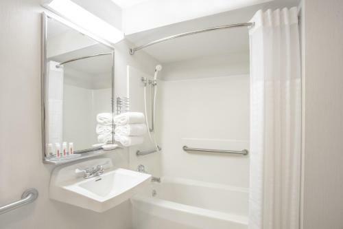 Hotel Baymont Inn And Suites Freeport