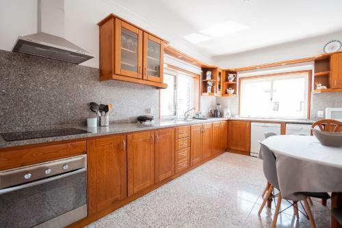 Private Gardened House - 5min From The Beach