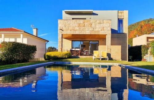 Hill & Beach House
