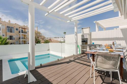 Seascape Villa W/ Pool And Rooftop Seaview Jacuzzi In Manta Rota