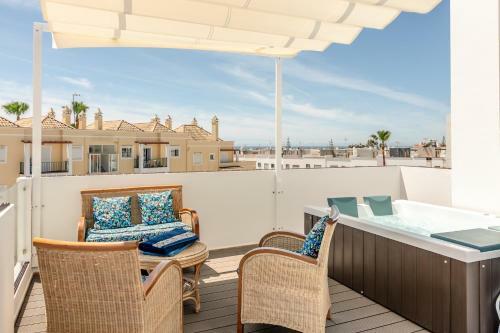 Seascape Villa W/ Pool And Rooftop Seaview Jacuzzi In Manta Rota