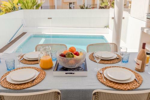 Seascape Villa W/ Pool And Rooftop Seaview Jacuzzi In Manta Rota