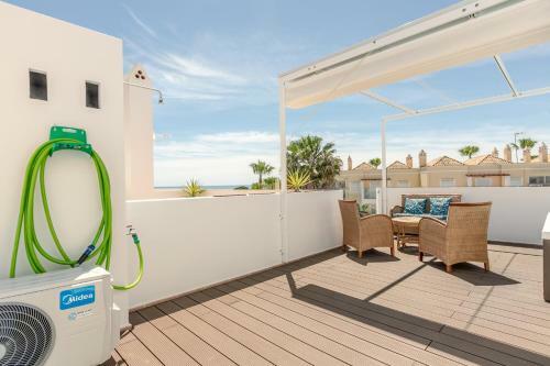 Seascape Villa W/ Pool And Rooftop Seaview Jacuzzi In Manta Rota