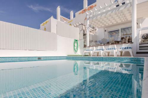 Seascape Villa W/ Pool And Rooftop Seaview Jacuzzi In Manta Rota