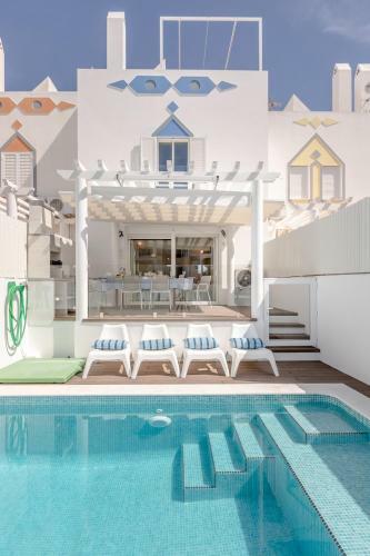 Seascape Villa W/ Pool And Rooftop Seaview Jacuzzi In Manta Rota