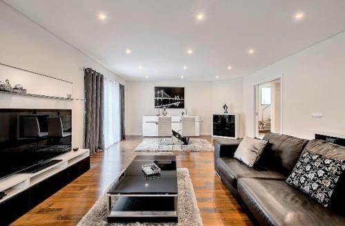 Azeit�o Damas Villa