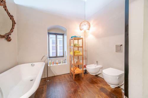 City Center Roomy Apartment