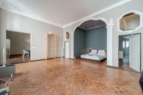 City Center Roomy Apartment