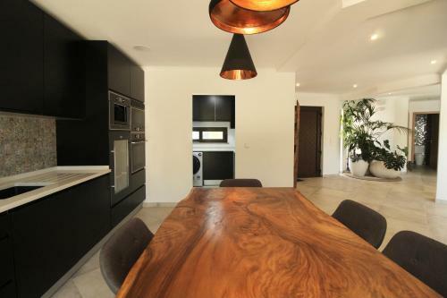 Cozy Luxury Pool Villa Bali With A Big Privat Garden