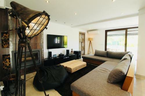 Cozy Luxury Pool Villa Bali With A Big Privat Garden
