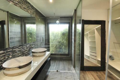 Cozy Luxury Pool Villa Bali With A Big Privat Garden