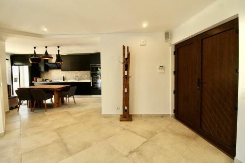 Cozy Luxury Pool Villa Bali With A Big Privat Garden