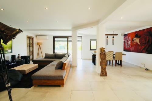 Cozy Luxury Pool Villa Bali With A Big Privat Garden