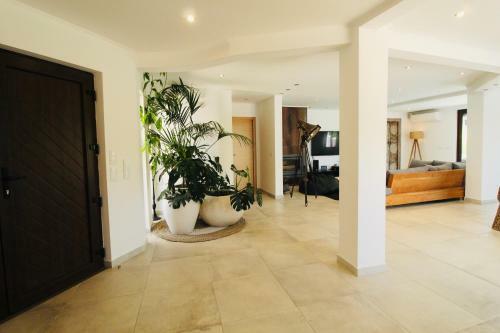 Cozy Luxury Pool Villa Bali With A Big Privat Garden