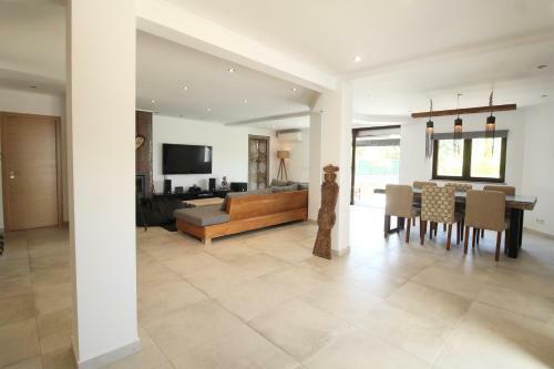 Cozy Luxury Pool Villa Bali With A Big Privat Garden