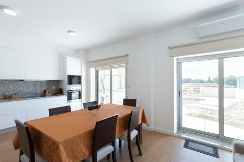 Apartamento Lovely Flat With Charming Terrace By Host Wise