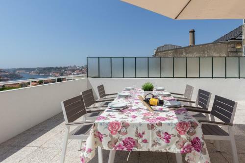 Apartamento Lovely Flat With Charming Terrace By Host Wise