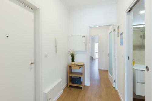 Apartamento Lovely Flat With Charming Terrace By Host Wise