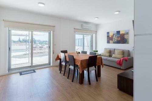 Apartamento Lovely Flat With Charming Terrace By Host Wise