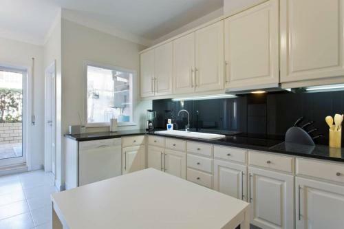 Beach & Sunset - Luxury Apartment