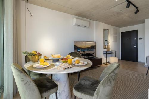 Luxurious Impressive Apartment - Balcony And Pool