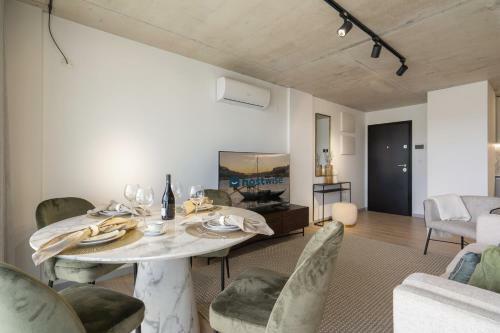 Luxurious Impressive Apartment - Balcony And Pool