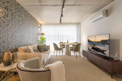 Luxurious Impressive Apartment - Balcony And Pool