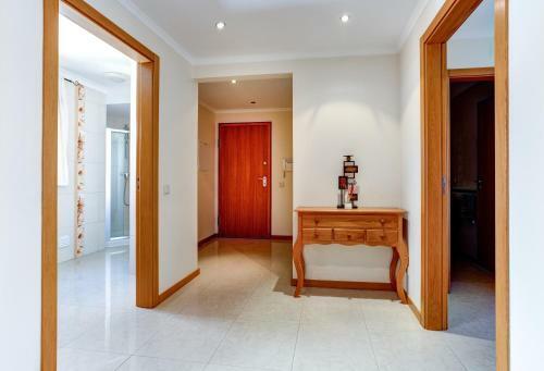 Two Bedroom Apartment With Rooftop Pool In Alvor