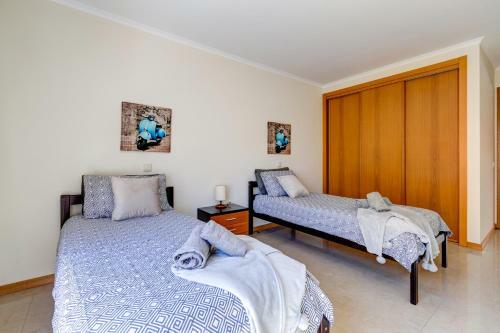 Two Bedroom Apartment With Rooftop Pool In Alvor