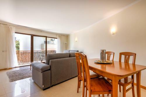 Two Bedroom Apartment With Rooftop Pool In Alvor