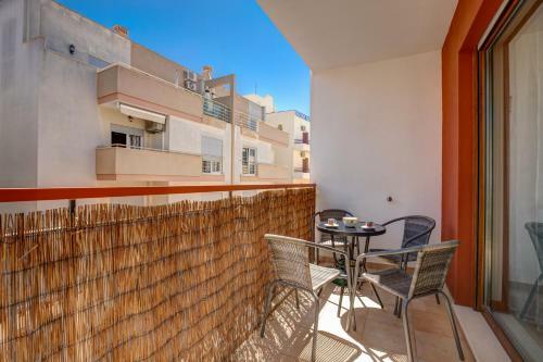 Two Bedroom Apartment With Rooftop Pool In Alvor